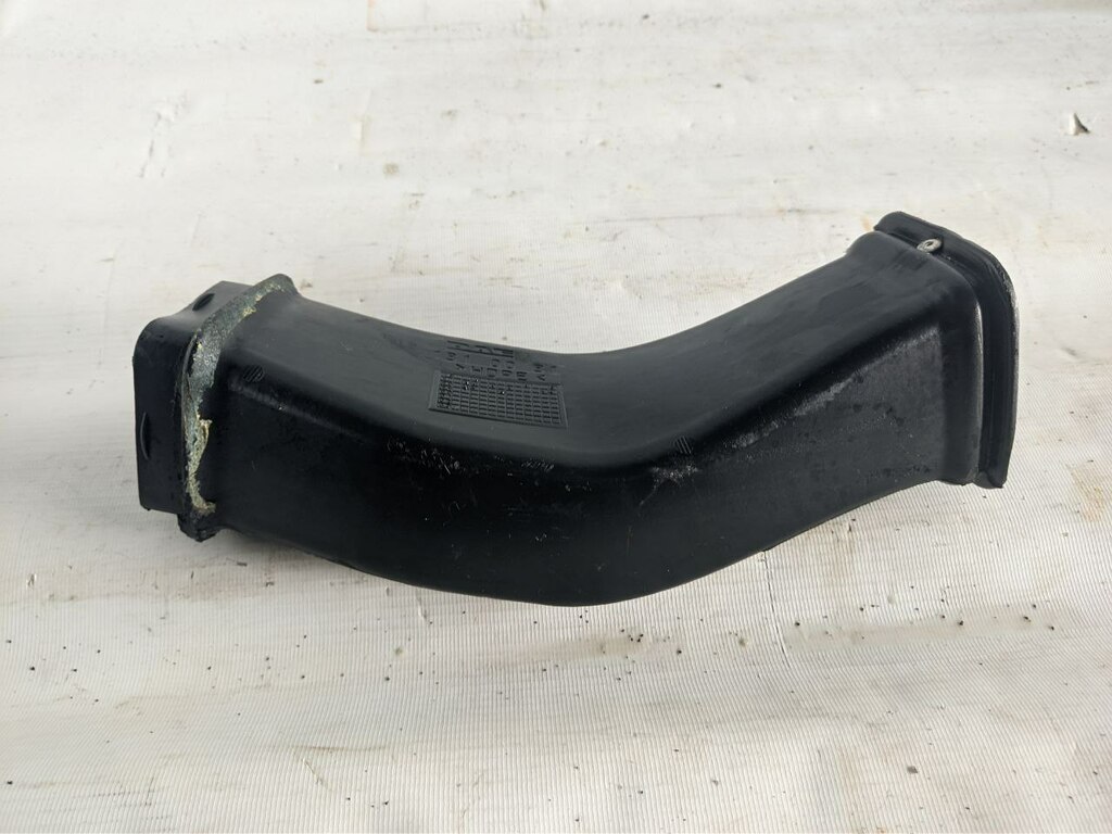 воздуховод б/у \ обломан край - 1